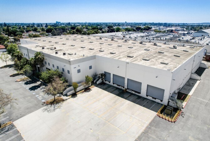 More Photos Of 2700 Sequoia Dr, South Gate Warehouse For Lease