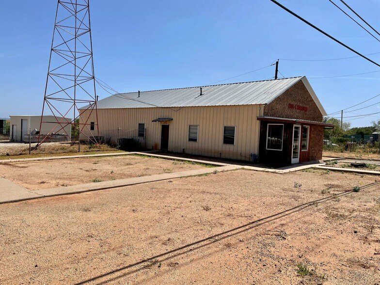 More Photos Of 2306 E Broadway St, Sweetwater Truck Terminal For Lease