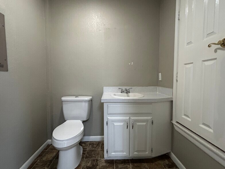 More Photos Of 440 S Hillcrest Dr, Sulphur Springs Medical For Sale