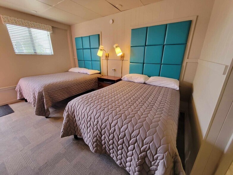 More Photos Of 1313 W Cherry St, Vermillion Hotel For Sale