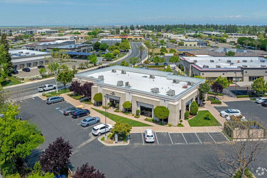 More Photos Of 550 W Alluvial Ave, Fresno Unknown For Lease