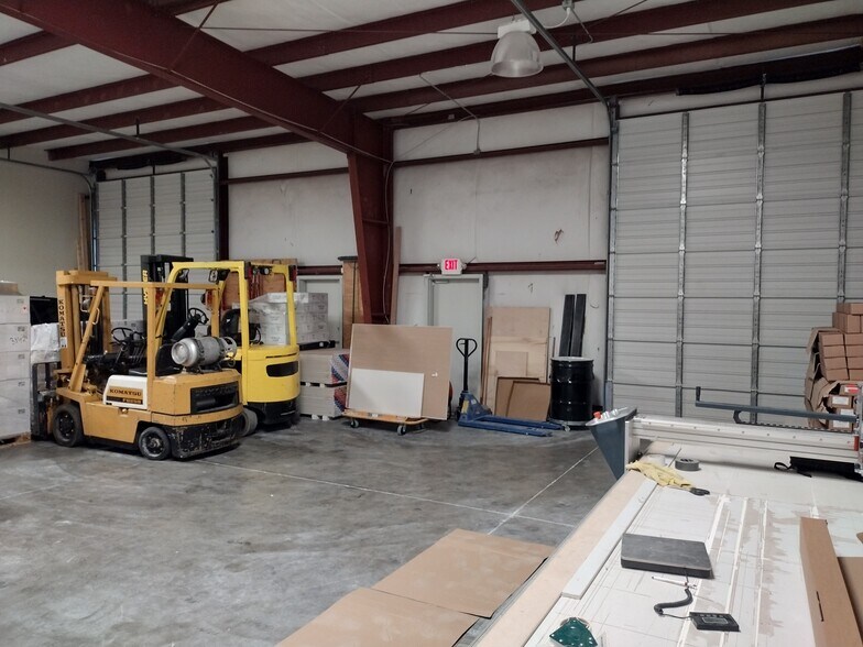 More Photos Of 5207 Belle Wood Ct, Buford Warehouse For Lease