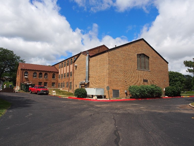 More Photos Of 329-331 S York Rd, Bensenville Daycare Center For Lease