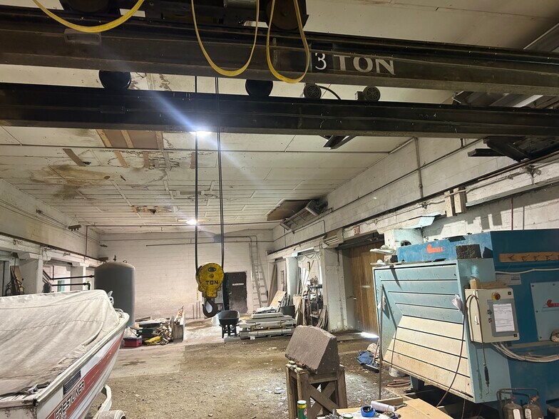 More Photos Of 711 Main St E, Melrose Manufacturing For Sale