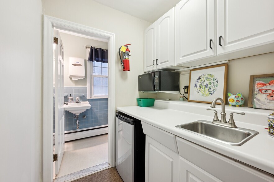 More Photos Of 41 Kings Hwy N, Cherry Hill Medical For Lease