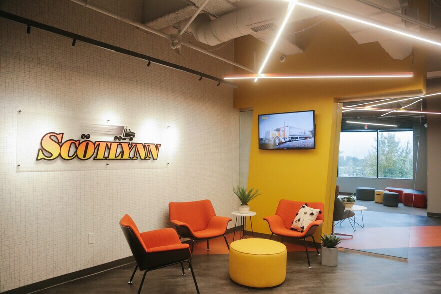 More Photos Of 10201 N Illinois St, Indianapolis Office For Lease