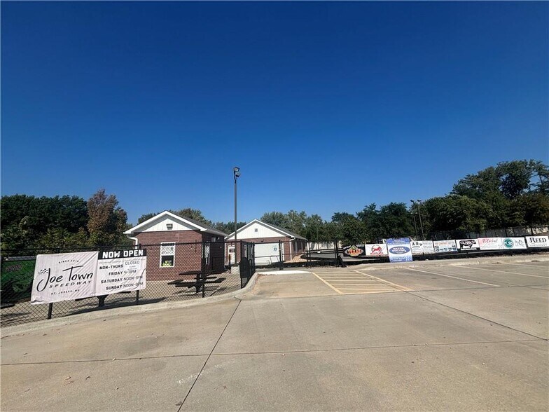 More Photos Of 5328 N Belt Hwy, Saint Joseph Sports And Entertainment For Sale