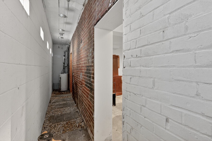 More Photos Of 916 Blagden Aly NW, Washington Flex For Sale