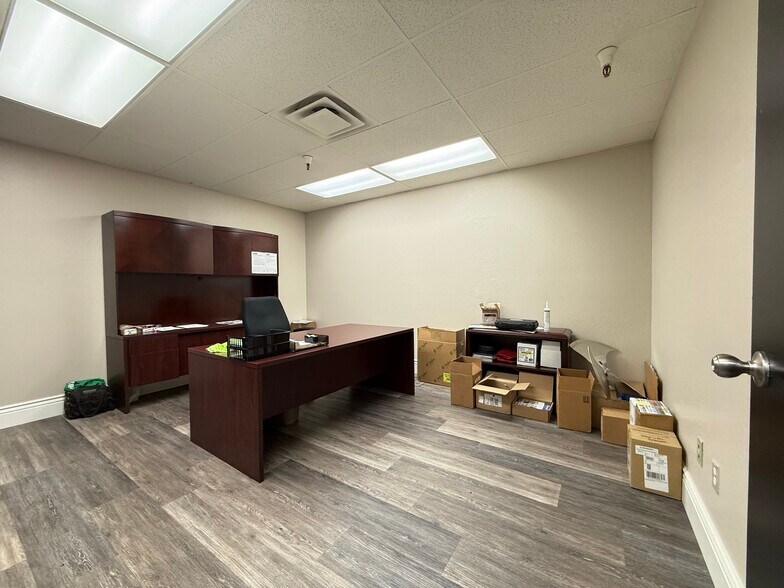 More Photos Of 3250 N Colorado St, Chandler Warehouse For Lease