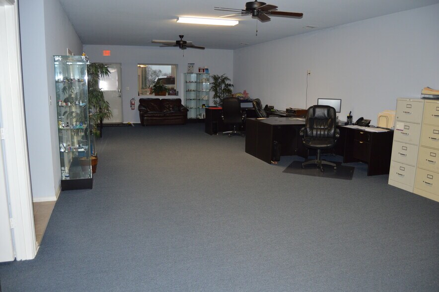 More Photos Of 124 Rose Ln, Frisco Warehouse For Lease