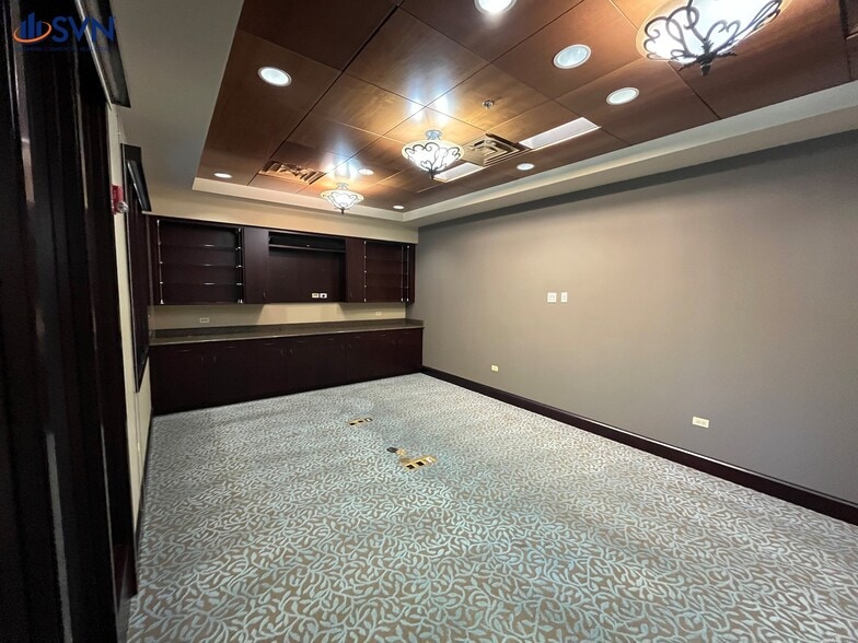 More Photos Of 501 W State St, Geneva Office For Lease