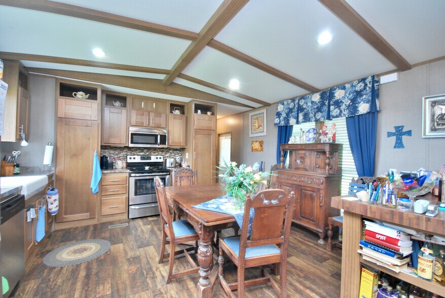 More Photos Of 12604 N State Highway 95, Cistern Restaurant For Sale
