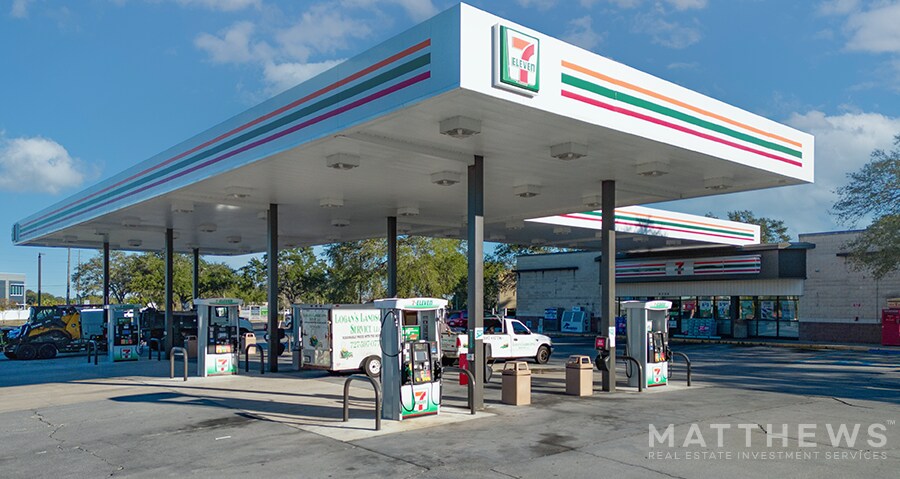 Primary Photo Of 9306 Little Rd, New Port Richey Convenience Store For Sale
