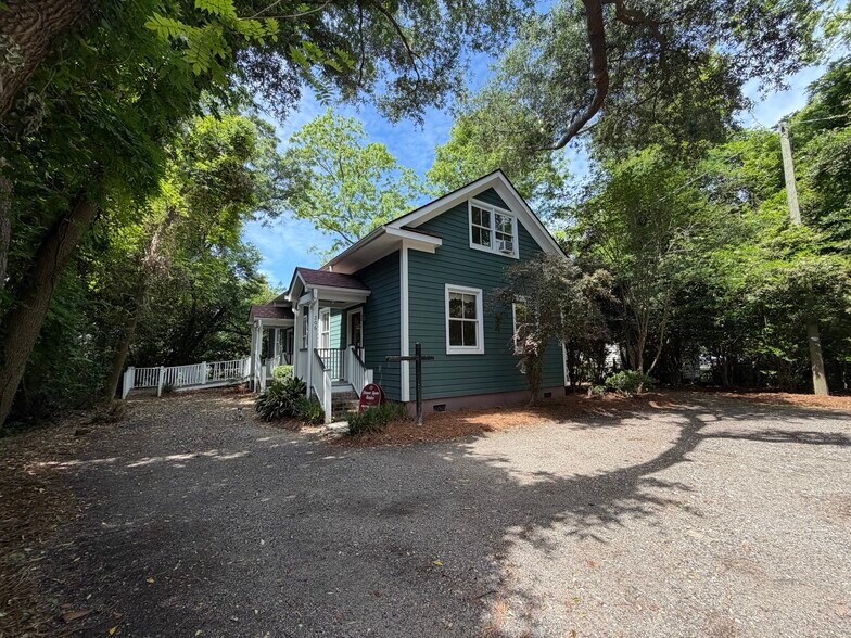 More Photos Of 206 E 2nd North St, Summerville Storefront Retail Office For Lease