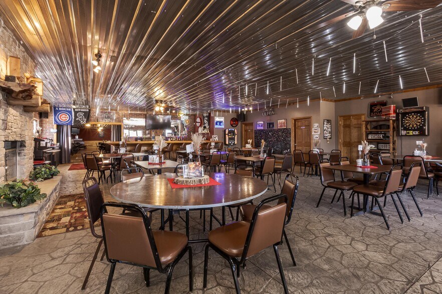 More Photos Of 119 N Lincoln St, Ransom Bar For Lease