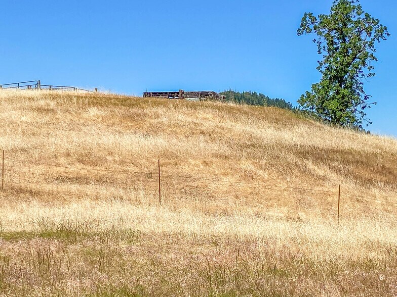 More Photos Of 8017 Old Highway 99 N, Roseburg Distribution For Sale