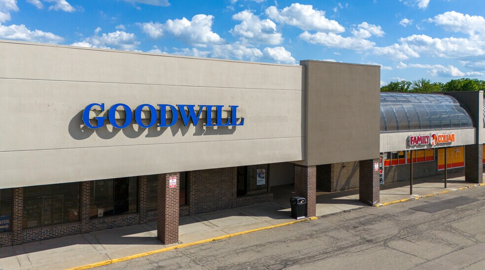 More Photos Of 602-606 Taywood Rd, Englewood Unknown For Lease
