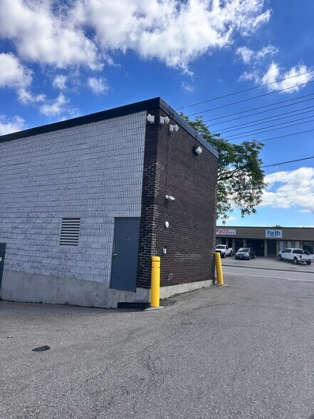 More Photos Of 1707 Sismet Rd, Mississauga Service For Lease