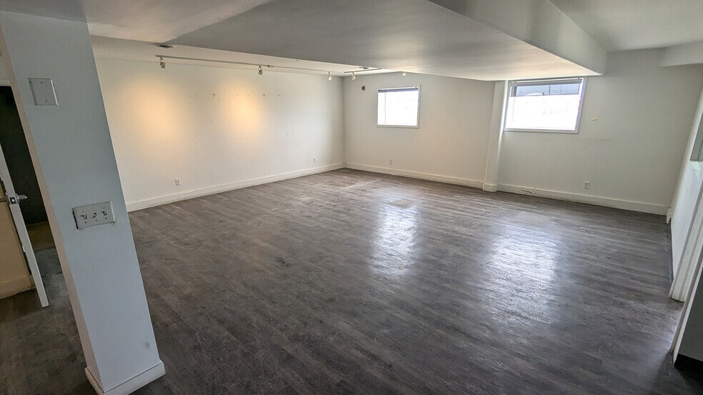 More Photos Of 86 Wheatfield Rd, Rosser Warehouse For Lease