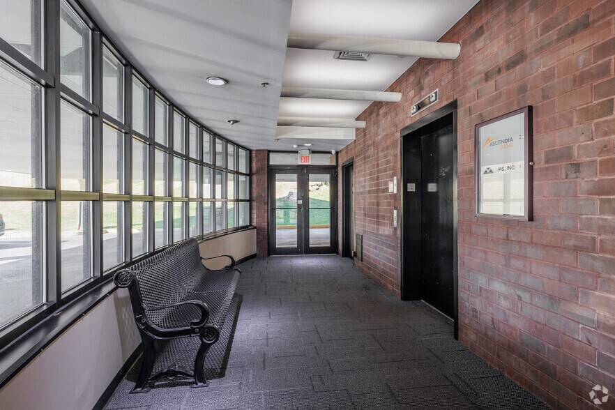 More Photos Of 11 Harristown Rd, Glen Rock Office For Lease