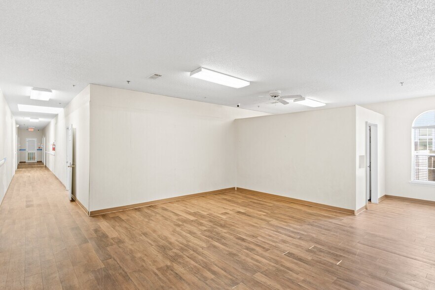 More Photos Of 45 South Shore Dr, Miramar Beach Storefront Retail Office For Lease