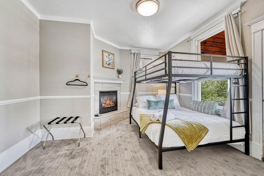 More Photos Of 6 Boulder Crescent St, Colorado Springs Hotel For Sale