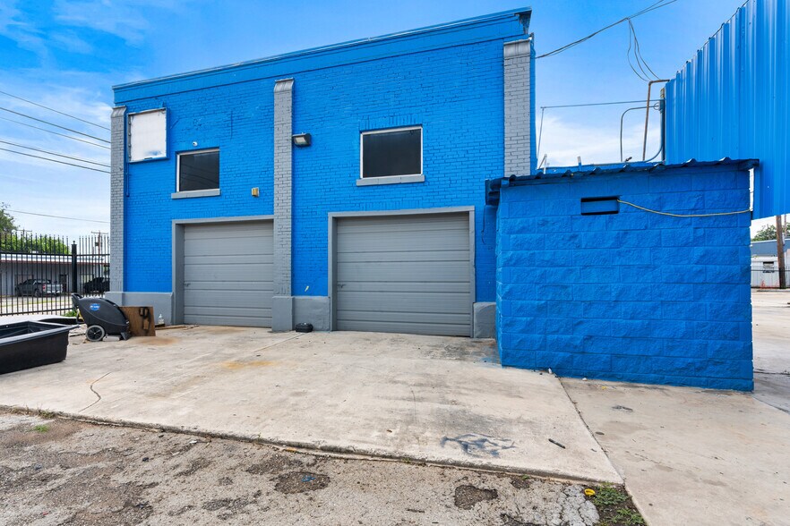 More Photos Of 103 Blanco Rd, San Antonio Auto Repair For Lease