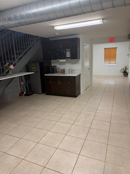 More Photos Of 4616 NW 133rd St, Opa Locka Warehouse For Lease