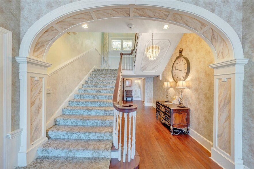 More Photos Of 812 E Main St, Bedford Lodge Meeting Hall For Sale