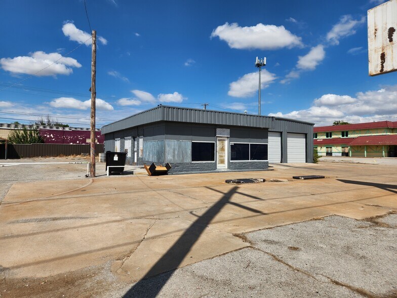More Photos Of 1301 NW Cache Rd, Lawton Industrial For Lease