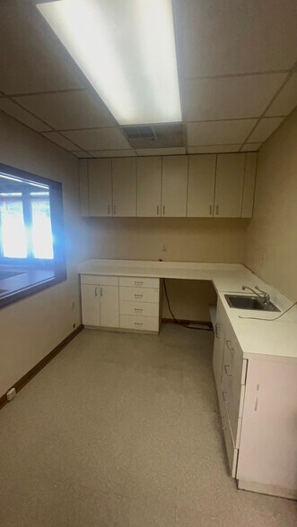More Photos Of 680 Easton Ave, Somerset Medical For Sale