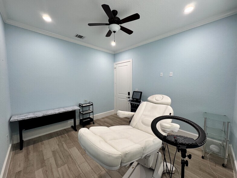 More Photos Of 12254 Queenston Blvd, Houston Medical For Sale