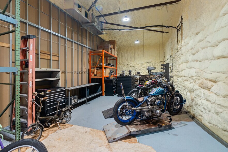 More Photos Of 15601 Old US Highway 441, Tavares Warehouse For Sale