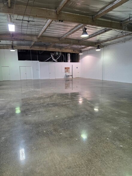 More Photos Of 8531 Whitaker St, Buena Park Warehouse For Lease