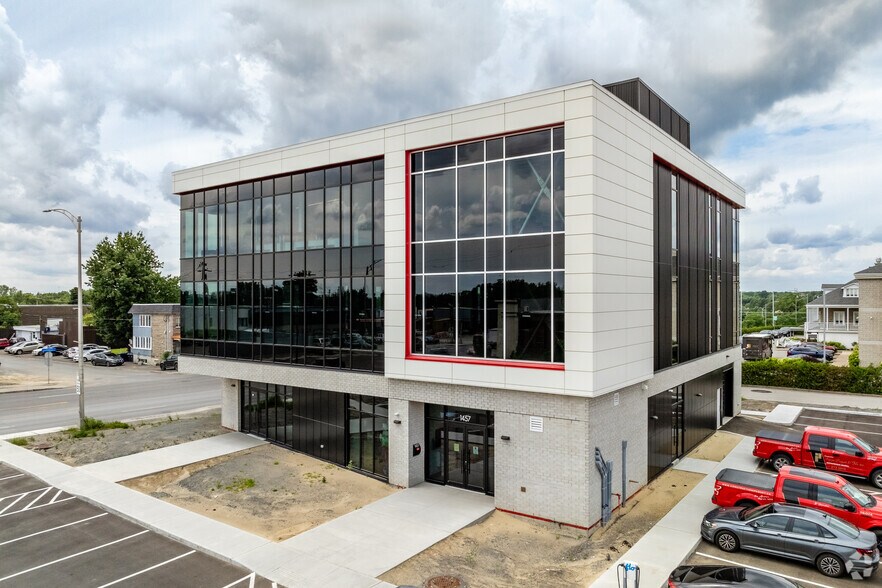 More Photos Of 1459 Boul Des Laurentides, Laval Office Residential For Lease