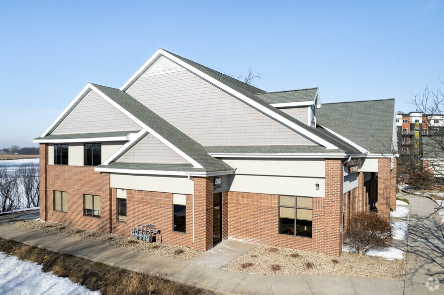 More Photos Of 700-708 River Plz, Monona Office For Lease