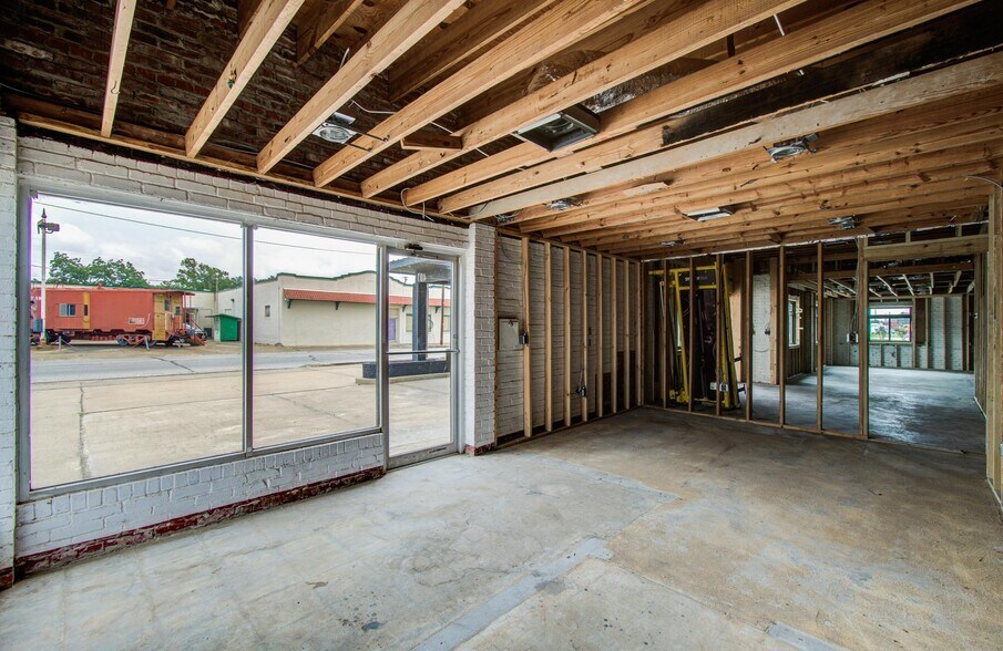 More Photos Of 401 E Main St, Eagle Lake Restaurant For Sale