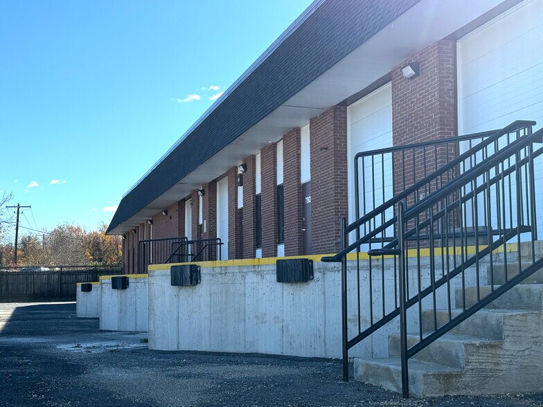More Photos Of 7925-7929 Parston Dr, District Heights Warehouse For Lease