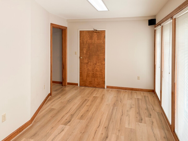 More Photos Of 175 Main St S, Woodbury Medical For Sale