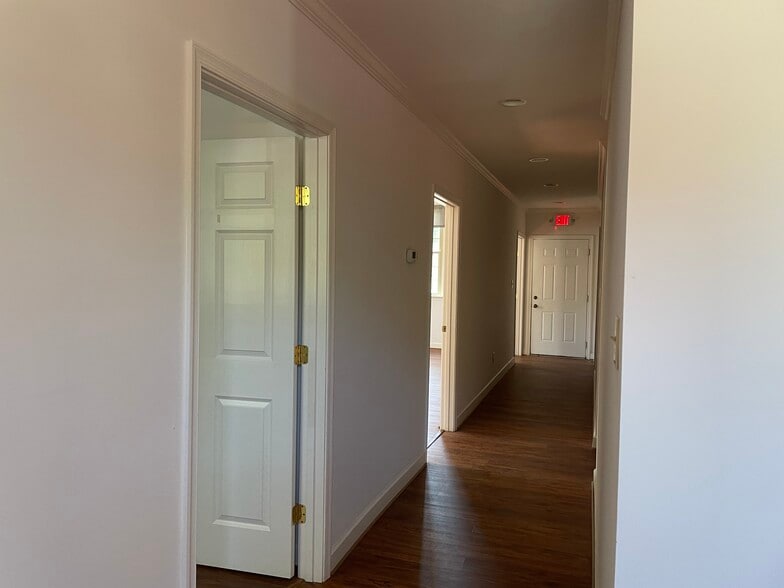 More Photos Of 8979 Pocahontas Trl, Williamsburg Light Distribution For Lease