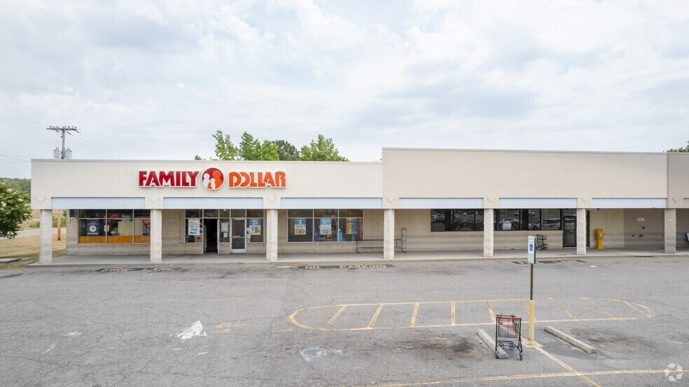 More Photos Of 1100-1116 Aberdeen Rd, Laurinburg Storefront For Lease