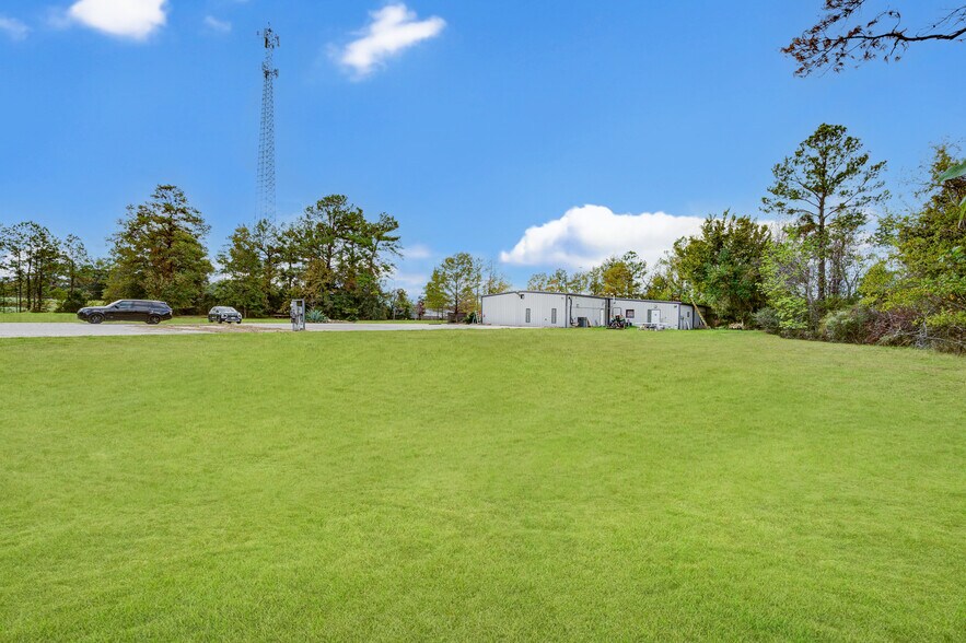 More Photos Of 7415 Eastex Freeway Plaza, Beaumont Industrial For Sale