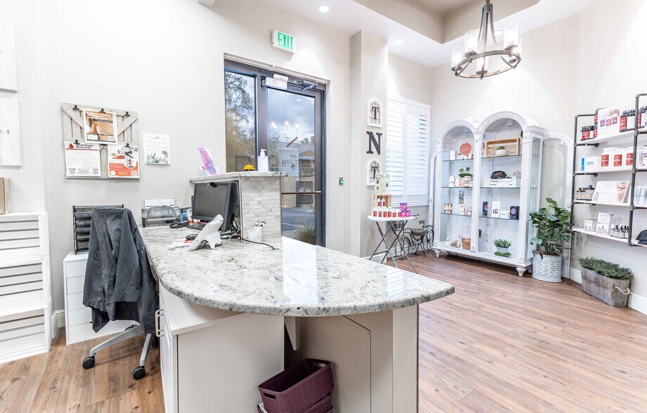 More Photos Of 809 County Road 466, Lady Lake Office For Sale