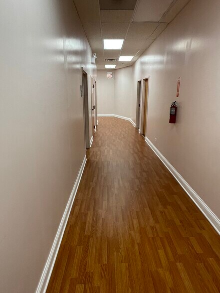 More Photos Of 3305 W Division St, Chicago Office For Lease