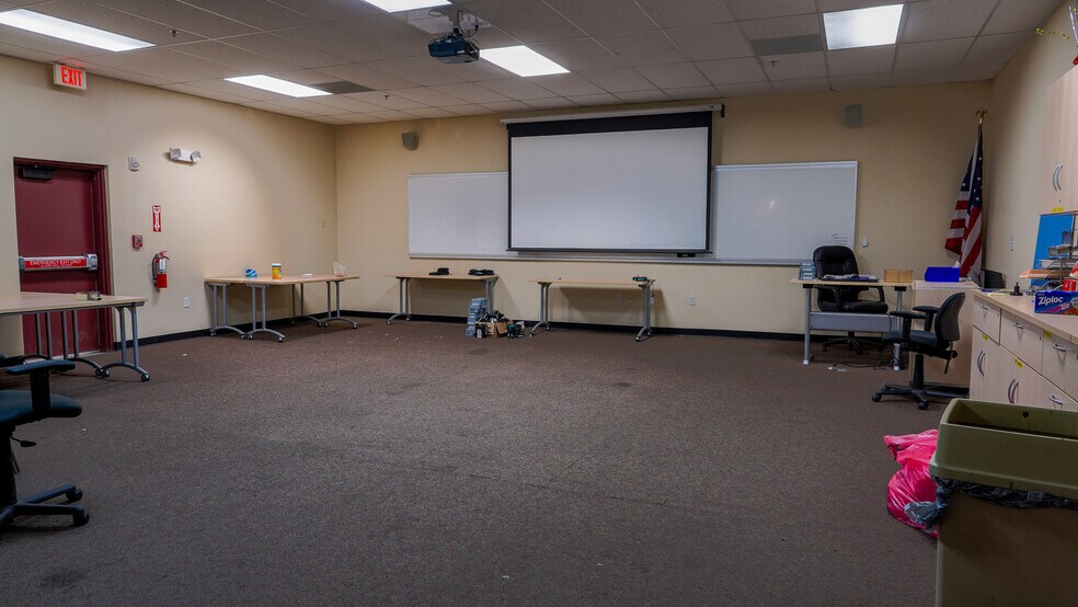 More Photos Of 930 S A St, Santa Rosa Freestanding For Lease