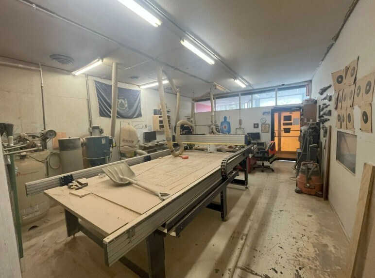 More Photos Of 5245 W Diversey Ave, Chicago Showroom For Sale