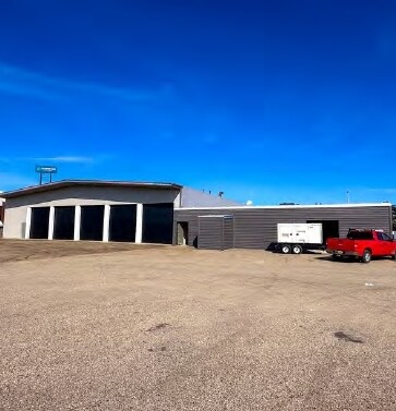 More Photos Of 3737 E Cork St, Kalamazoo Distribution For Lease