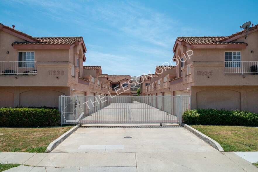 More Photos Of 11932 207th St, Lakewood Apartments For Sale