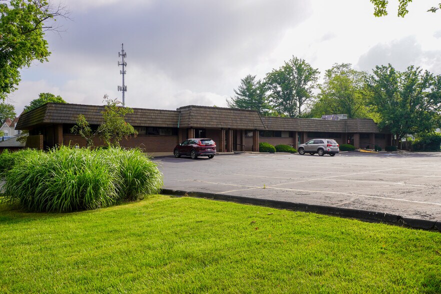 More Photos Of 9030 Montgomery Rd, Cincinnati Medical For Lease