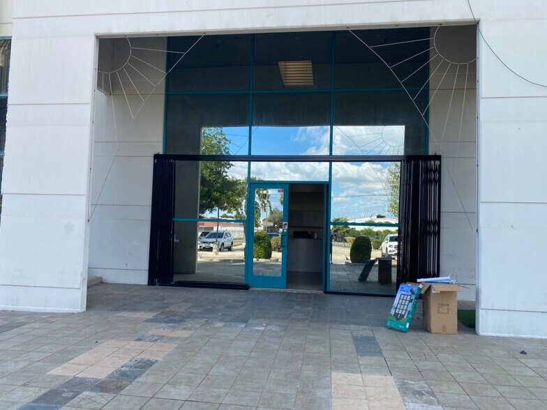 More Photos Of 207-211 Erie St, Pomona Warehouse For Lease